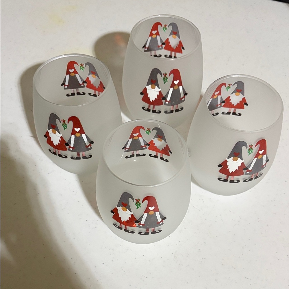 Set of 4 Frosted Gnome Stemless Glasses - Holiday Print